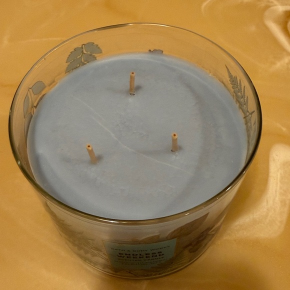 Bath & Body Works Endless Weekend Candle - Picture 4 of 6